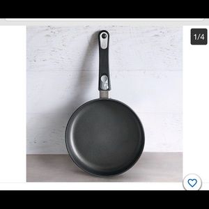 Pampered Chef 8” nonstick fry pan